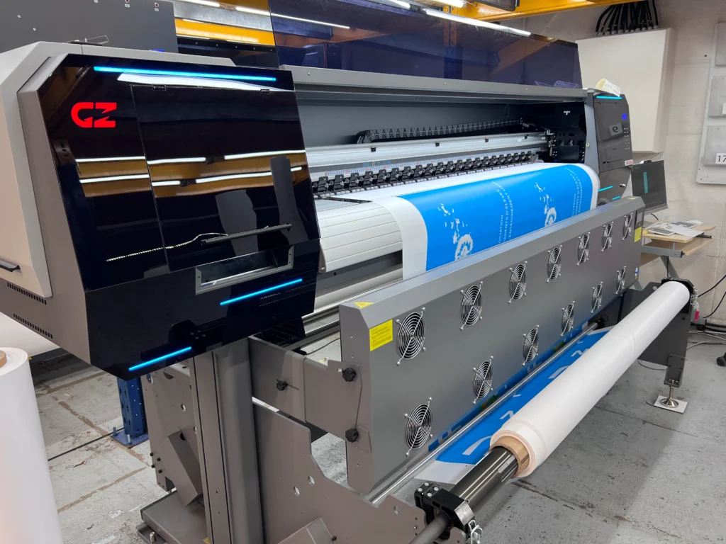 Vente et installation d'une imprimante éco-solvant très rapide avec kit Jumbo Marque GZ, modèle ThunderJet AQ1804S